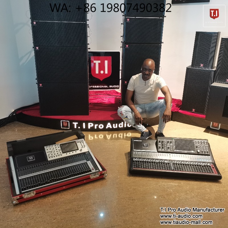 Audio And Music Mixer - Console Mixer Digitale a 32 Canali,